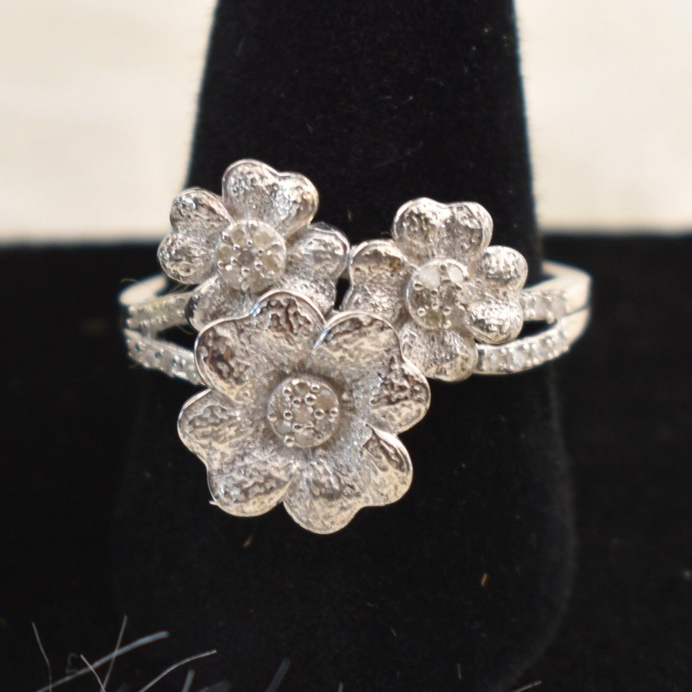Diamond Daisy Ring